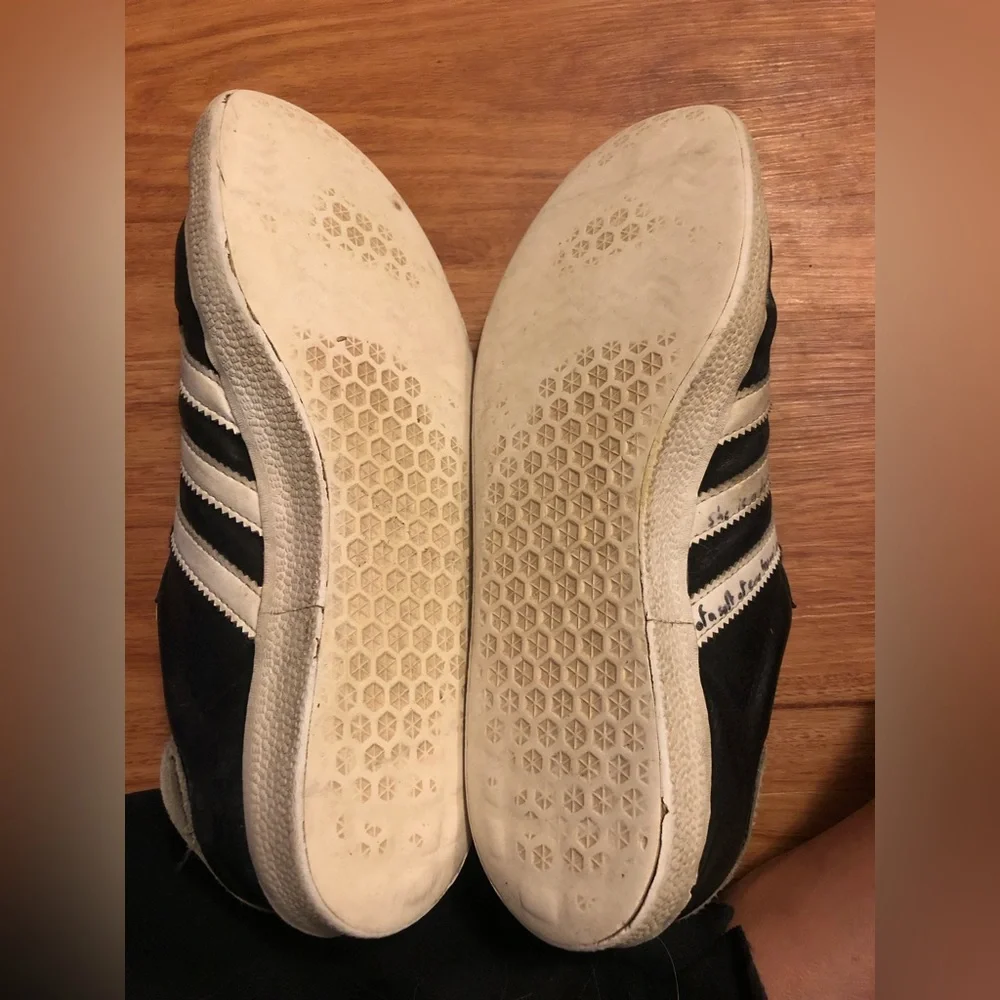 Thrashed Adidas Gazelles 8.5 Mens 🛹 - Picture 4 of 7